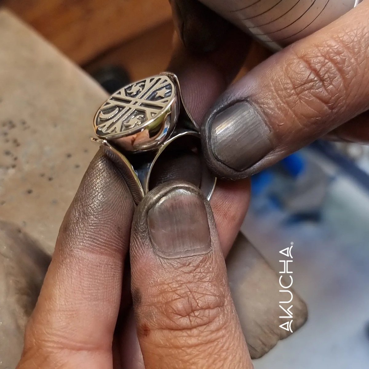 AkuchaPlateria's tweet photo. Fewla #ahora #kumenewen Taiñ #nuestro #TallerAkucha
Iwelküc Kultrun Mapuche #Anillo #Kultrun #Mapuche #viajando #a #Curacavi 🤩💍😉💙🎁🥰📸 https://t.co/JDXHfwsTFX