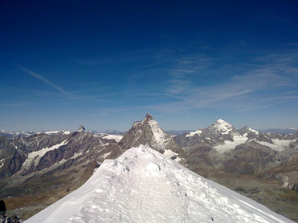 sandytrustteach's tweet photo. I love the sounds of light/dawn. Spring is here. #light #birth #444 Time to up the “aunty”. I start working with 2 trainers today. Wish me luck. This time training for a bigger mtn than 4,500metres.#davidgoliath https://t.co/N04leAwSW9