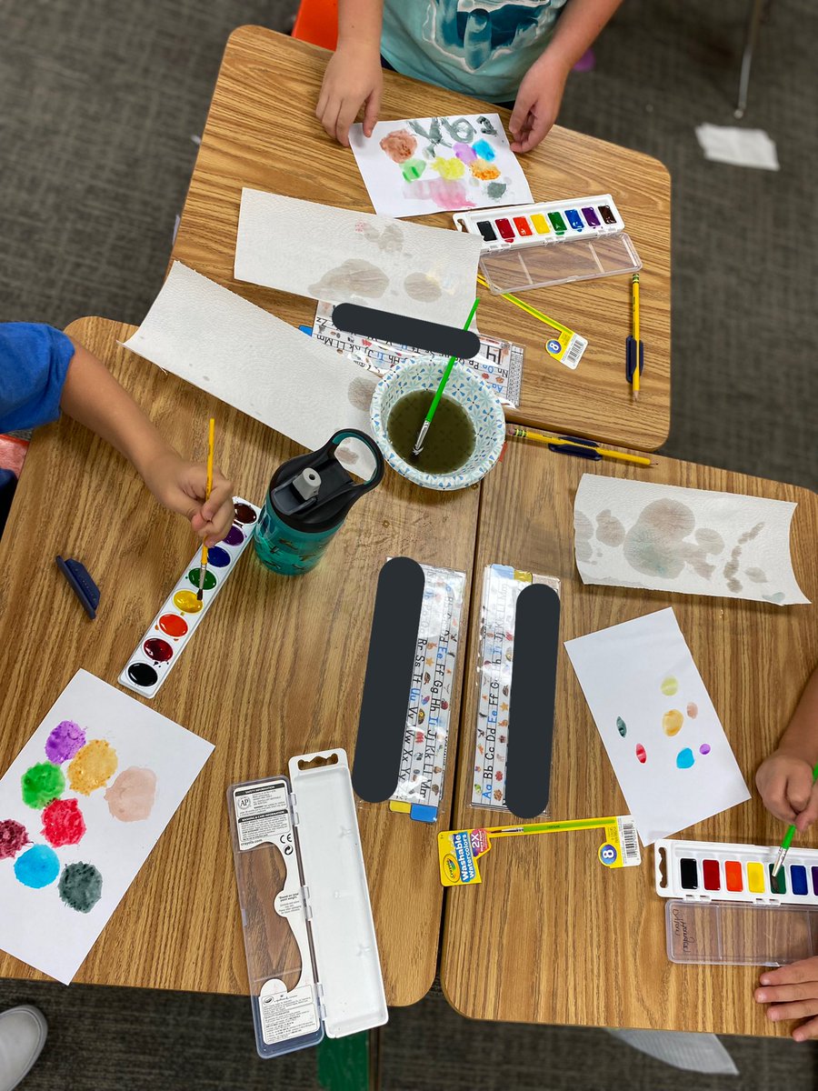 Ms_RogersEd's tweet photo. This afternoon Ss created their own dot gallery after studying The Dot by @peterhreynolds https://t.co/klcak9Mq7M