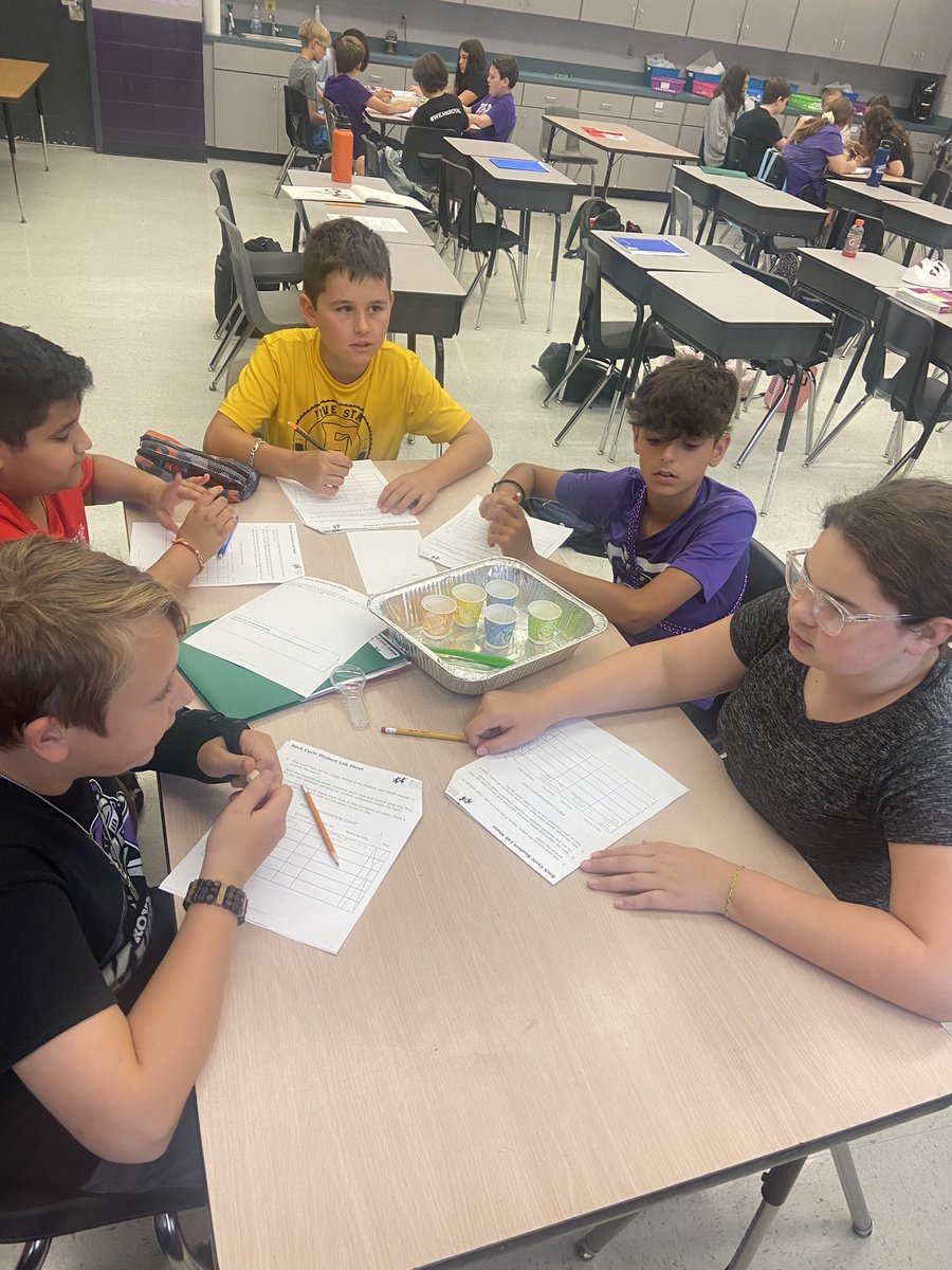HawksNhawks4's tweet photo. Rock Cycle Lab! Examining and Classifying different types of rocks! @RRMSRoyalKnight #WeAreRoyal #RRMSALLIN https://t.co/fl8eH8ojgz