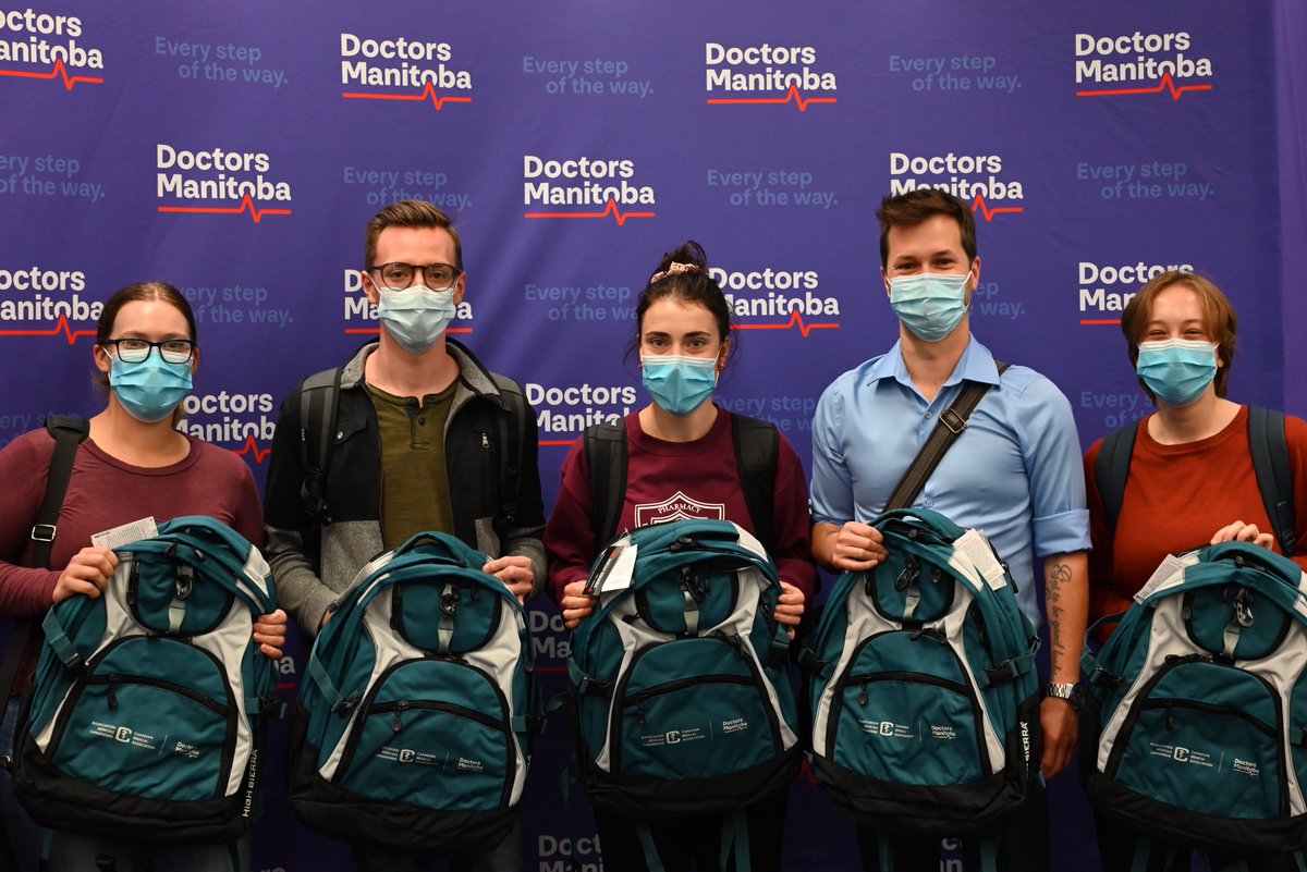 DoctorsManitoba's tweet photo. It was great to share in the excitement as first year medical students at the @UM_RadyFHS received their @CMA_Docs backpacks today! Good luck, class of 2026! #mycmabackpack #MedEd https://t.co/PHU3WwXEuk