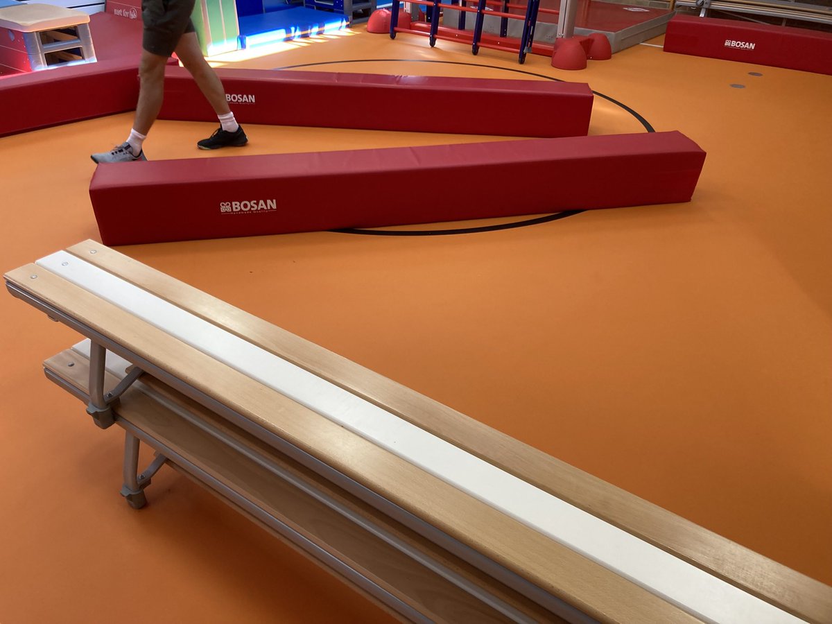 esmaraldewokke's tweet photo. Naast #gymlessen stonden deze week ook een #werkbezoek en een #vakbondsvergadering op de agenda. Bewonderen van een mooie #speelzaal en praten over nieuwe ontwikkelingen binnen de @KVLOnL   Er komt een #ledenraad! #bestuurswerk #inspiratie #nijha #bosan #J&amp;F @stellasalden #kvlo https://t.co/RTMGPR7Owf