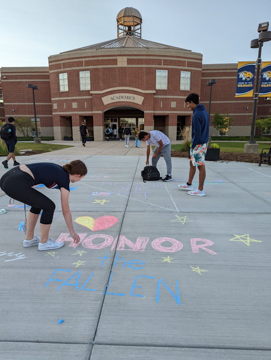 ITeachHist's tweet photo. We gathered at dawn for one of our favorite @NeuquaValley Rho Kappa traditions: chalking messages of hope and remembrance for 9/11. https://t.co/WRkdYcgna4