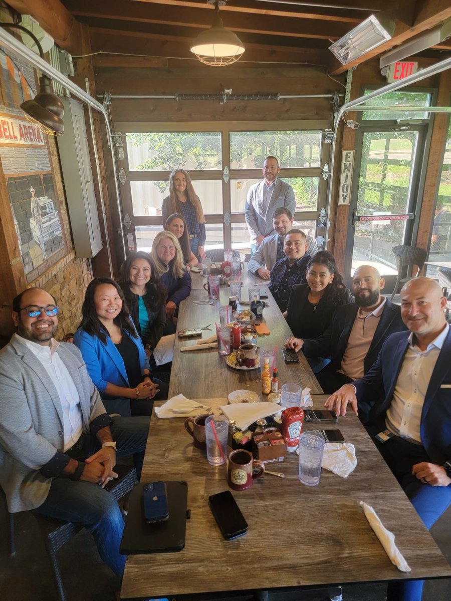 It’s always a pleasure to have the chance to enjoy breakfast with our top performers 🏆 Thanks to @CristySwink and @Dana_Pool for joining us on our visits. Special thanks to @cellshopus, @NTX_RobbieB and @JessC_Nichole for hosting us in your stores! #LifeAtATT #YouMatter