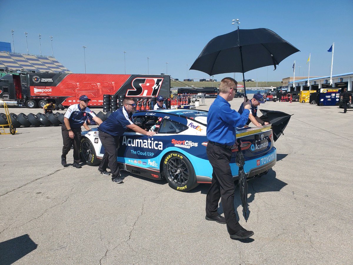 Kicking off race weekend at <a href="/kansasspeedway/">Kansas Speedway</a>! <a href="/JoeGibbsRacing/">Joe Gibbs Racing</a> <a href="/dennyhamlin/">Denny Hamlin</a> No. 11 Acumatica car looks even better in person. 👀

#HollywoodCasino400 #NASCAR #NASCARPlayoffs