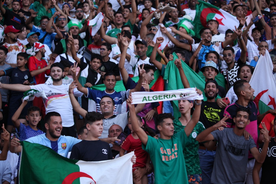  لاعبو المنتخب الجزائري يحتفلون FcPf13_XEAYFCxW?format=jpg