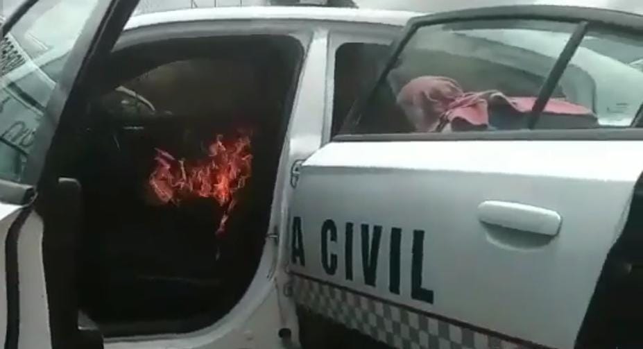 JuanJoseRosales's tweet photo. #AlertaInformativa 
Más violencia de los #PinchesNormalistas 
Bloquean carretera #Morelia - #Zamora 
En la desviación a #Purepero queman una patrulla de la #GuardiaNacional y del @DIFMich 
No le mienta a #Michoacan Sr @TorresPinna 
Los #normalistas no están en las aulas https://t.co/rrA4cqexZM