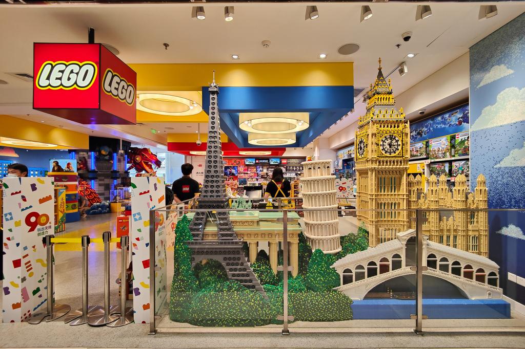 nypost's tweet photo. Lego claims it improves adults' mental health https://t.co/Ac036Kpbc5 https://t.co/Ia455I4UQg