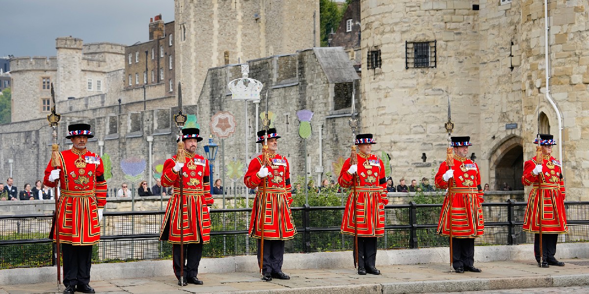 To mark the death of Her Majesty Queen Elizabeth II, at 1pm BST today a 96-round gun salute began firing from the @TowerOfLondon and @HillsCastle. One round fired for each year of The Queen's life.
