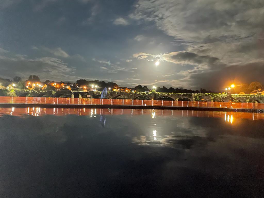 Full #HarvestMoon shining on #QuestIreland pontoon in Killaloe tonight