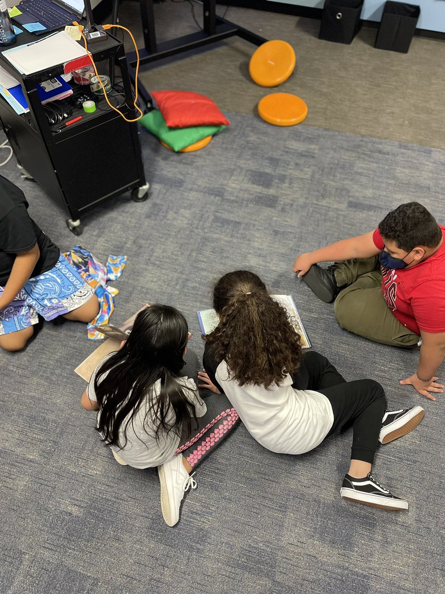 castro_teaches's tweet photo. Small groups and rotations- I think I’m getting the hang of this! Flexible seating for independent reading today; determining genre in small groups. #read180rara #5th_is_lit #bilingualeducation https://t.co/tHibJHeLnh