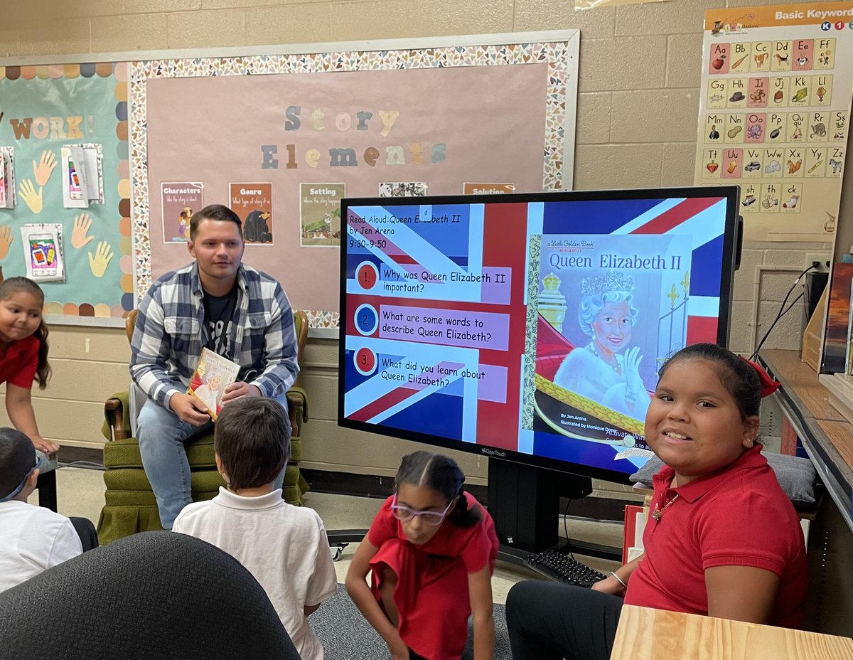 RossiElementary's tweet photo. 🇬🇧 👑 On Friday September 9, Mr. Martine’s 2nd and 3rd grade class remembered the life and legacy of Queen Elizabeth II. @VLDSchools @dmarko_dj #QueenElizabeth https://t.co/Ln77TbK3hR