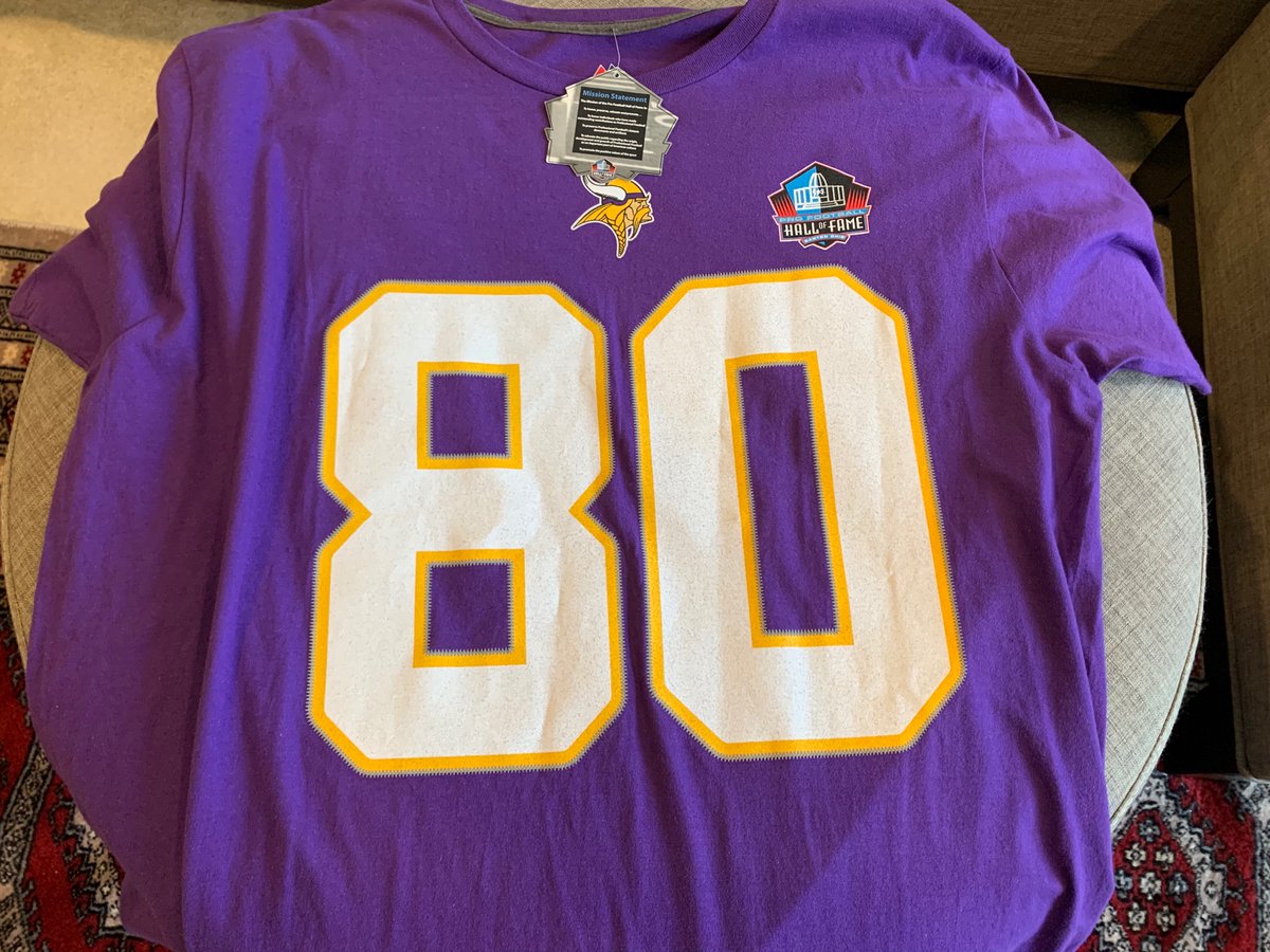 asiddiqui15's tweet photo. RT for a chance to win this XL Hall of Fame Cris Carter T-Shirt.

Winner will be selected right before kickoff 9/19. #vikings https://t.co/oiax0fIoPT