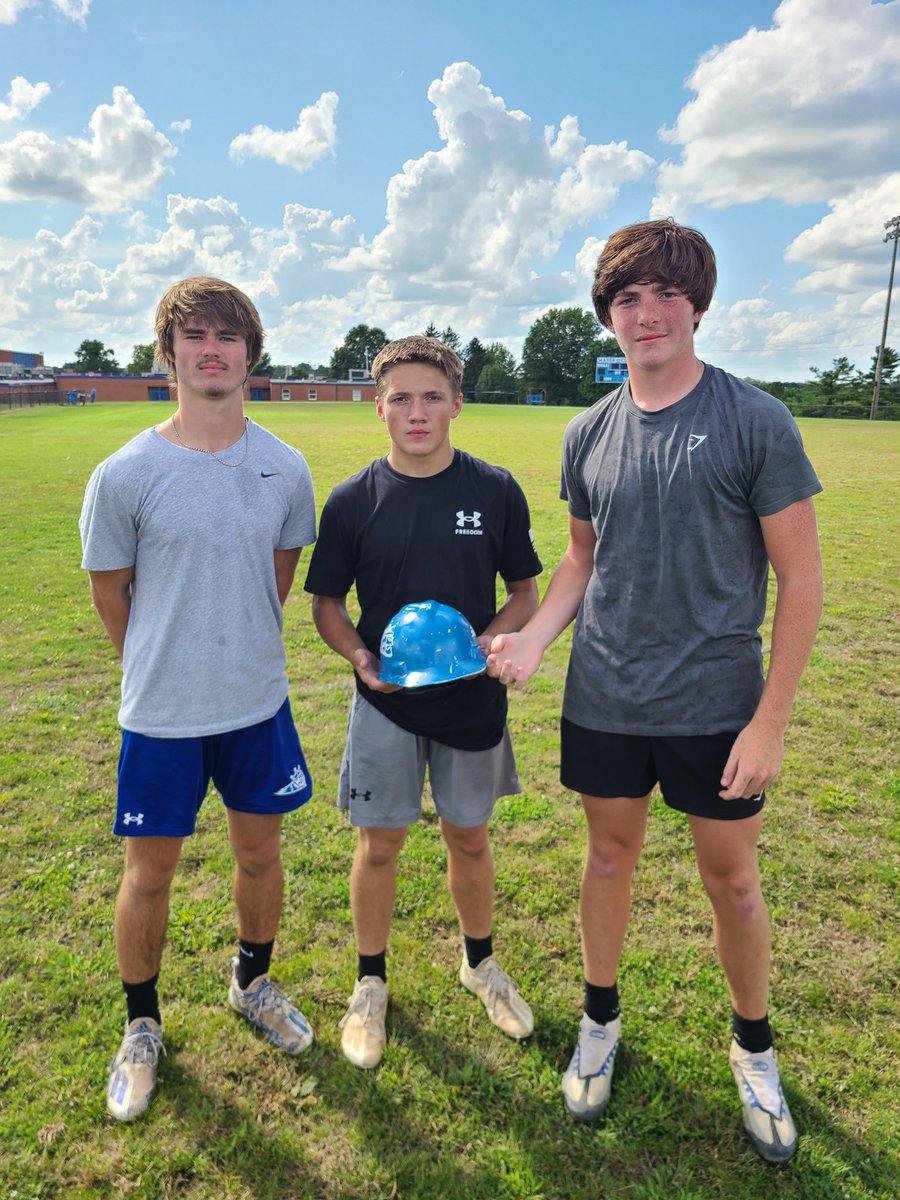 MasonCoFootball's tweet photo. Winners of the hard worker award for  last week goes to @isaac_marshall3 @Kenton12Johnson and @ColeMesser5 #TogetherWeWin https://t.co/ieokwiWZiT