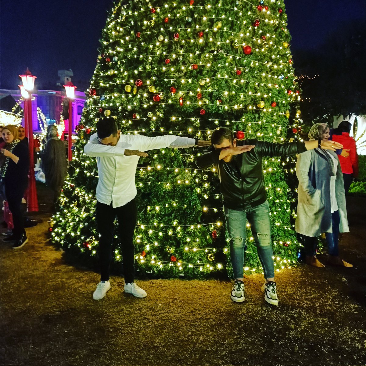 احمل ما قيل ف السلكان
افهم الدنيا وهندور مع بعض