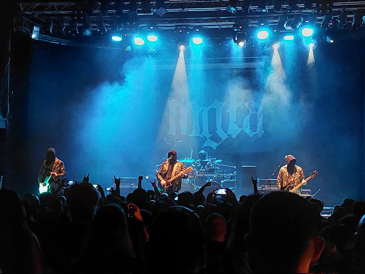 cube0x8's tweet image. Mgła live @ Principal Club Theater, Thessaloniki.
This is quality black metal.