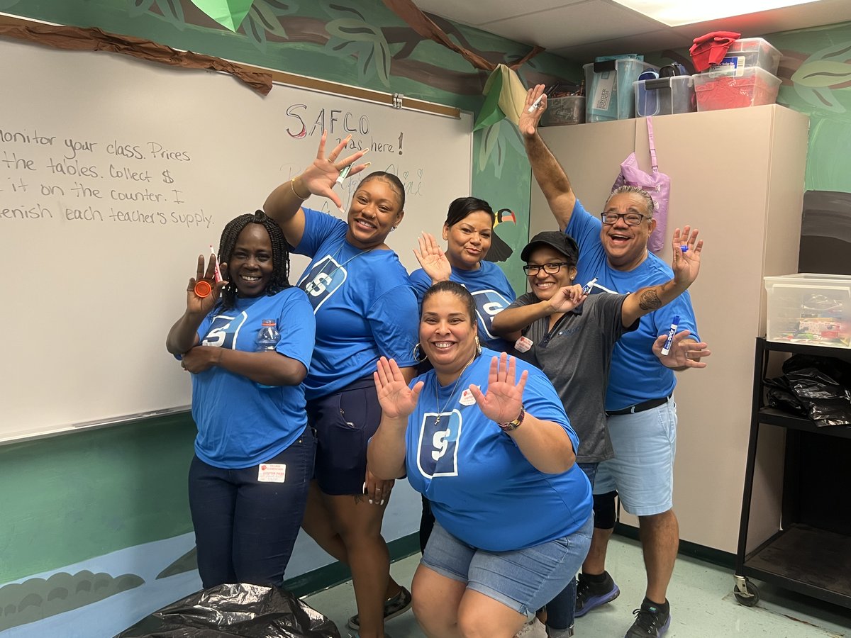 HandsOnSFL's tweet photo. We had an amazing time with @safcojobs
Across two days of service, we were able to bring vibrant new life to @Village_ES . SAFCO really put their sweat into volunteering this week. #Thankyou
#villageelementary  #SAFCO #corporatedaysofservice #handsonbroward #handsonatwork https://t.co/wLEJbcQWkg