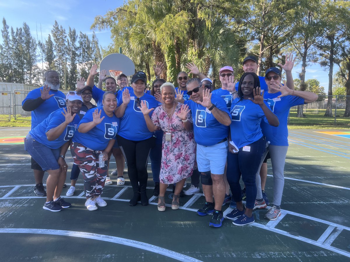 HandsOnSFL's tweet photo. We had an amazing time with @safcojobs
Across two days of service, we were able to bring vibrant new life to @Village_ES . SAFCO really put their sweat into volunteering this week. #Thankyou
#villageelementary  #SAFCO #corporatedaysofservice #handsonbroward #handsonatwork https://t.co/wLEJbcQWkg
