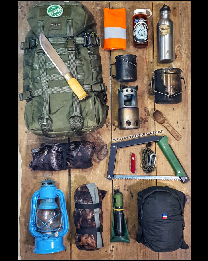 NicoChartreuseN's tweet photo. Le sac est prêt pour un beau week-end en forêt ⛺️🌲 Les températures sont retombées, la pluie a arrosé les collines, la végétation est hydratée. On sent une douce transition vers l'automne, une saison que j'aime 🍁
Bon week-end à vous 👋🏻 #bivouac #bushcraft #chartreusenature https://t.co/38FycCj5Or