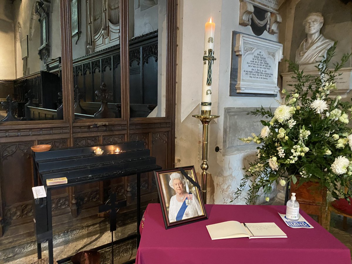 HM Queen Elizabeth Il 
A book of condolence for residents who wish to pay their respects
Please light a Candle, Flowers Welcome  MASS OF REQUIEM for HER LATE MAJESTY
QUEEN ELIZABETH II Sunday 11th September 10.30am Parish Eucharist <a href="/PetworthUK/">Discover Petworth</a> <a href="/PetworthNT/">Petworth House & Park</a> <a href="/ChichesterDio/">Chichester Diocese</a> <a href="/sswshchi/">TheSocietyChichester</a>