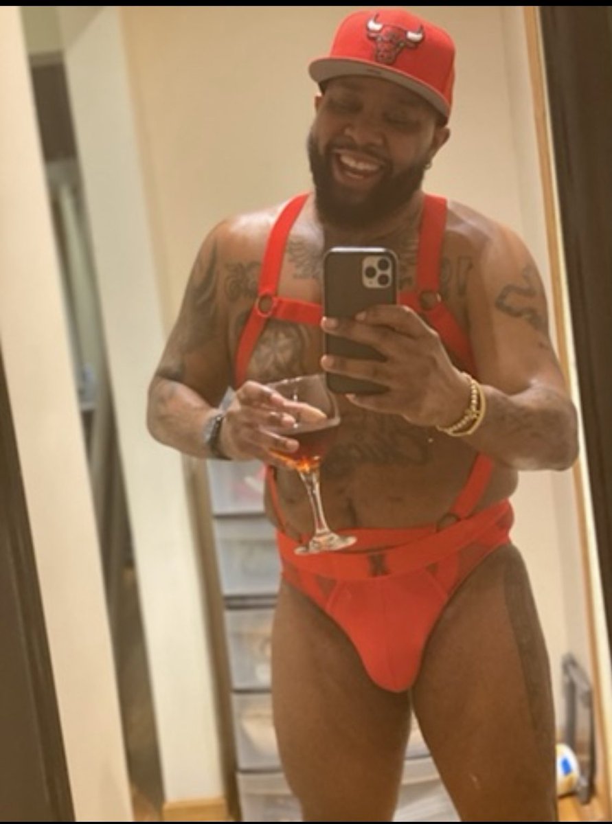 paddycake1220's tweet photo. “Imma ask him what that mouth do! I can’t help it I’m this sexy.” FatNiggaShit 😜😜 https://t.co/XAAYy9p9Ka