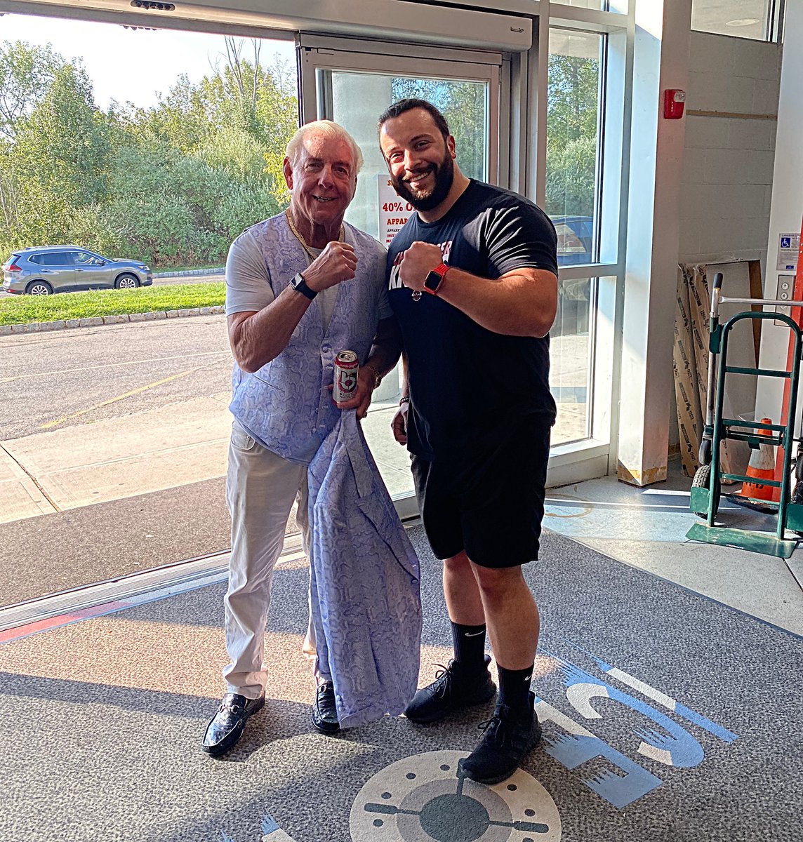 Challenger_ST's tweet image. Not every day you get to meet a legend! @RicFlairNatrBoy #woooo