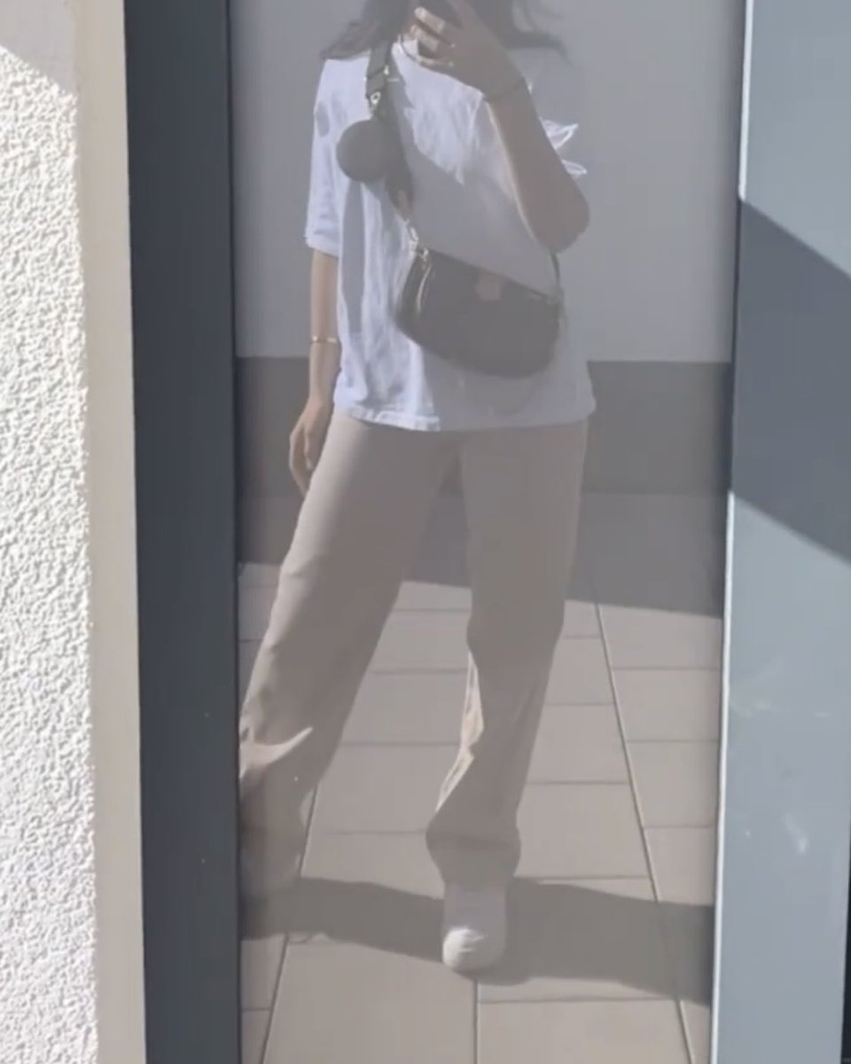 kikiidoyoulovm's tweet photo. Didnt post anything for a while… feels like an eternity. 🫠
I hope you're all still here🤝
#basicootd🌝 https://t.co/mPHEvjyqnL
