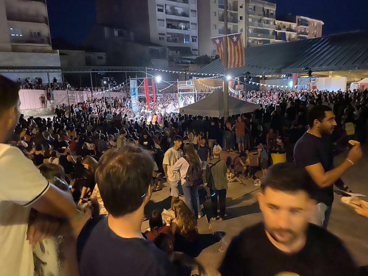 xrocacros's tweet photo. Tarda-Nit a #FiraTàrrega2022 
#Teatre #Circ #Dansa #Carrer #Street #SomDePonent i fem això!! https://t.co/ATOh5EoyhR