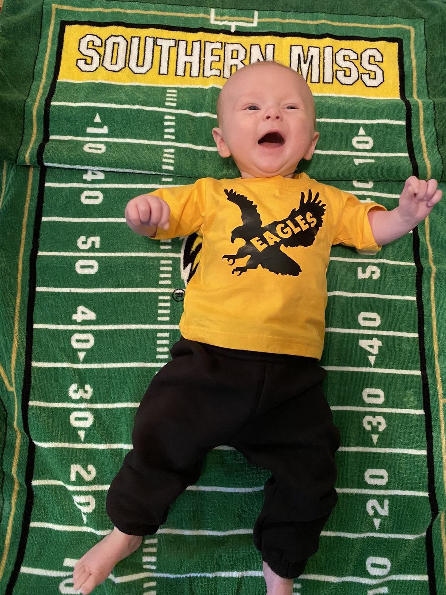 KaylaESteelman's tweet photo. Go Gold Friday 🦅 TO THE TOP 🖤💛 #SMTTT @USMGoldenEagles @SouthernMissFB @GregSteelman1 #EaglesForever #GrowingUpGold 🔝 https://t.co/OIlaRo1PRO