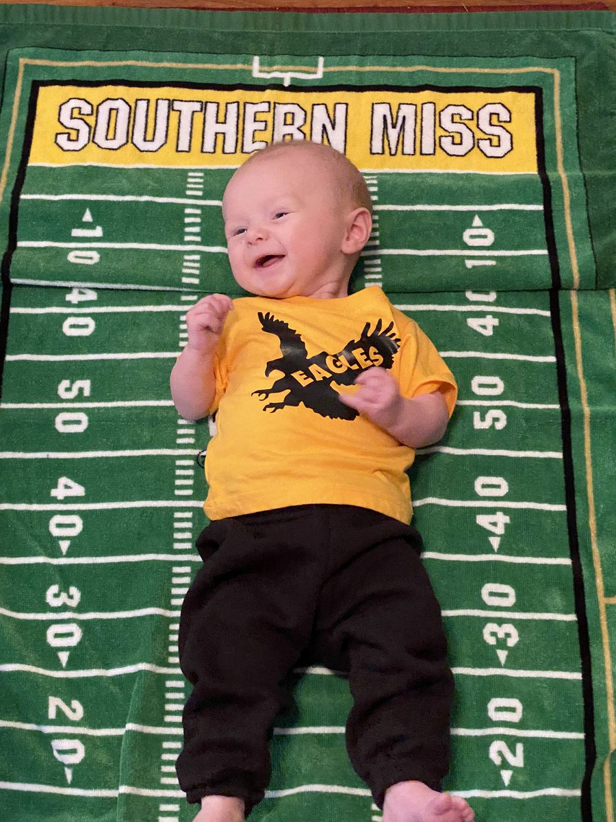 KaylaESteelman's tweet photo. Go Gold Friday 🦅 TO THE TOP 🖤💛 #SMTTT @USMGoldenEagles @SouthernMissFB @GregSteelman1 #EaglesForever #GrowingUpGold 🔝 https://t.co/OIlaRo1PRO