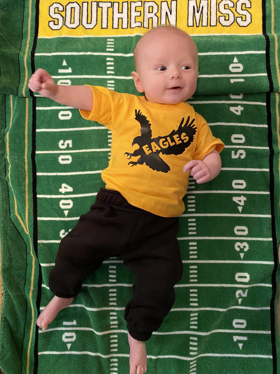 KaylaESteelman's tweet photo. Go Gold Friday 🦅 TO THE TOP 🖤💛 #SMTTT @USMGoldenEagles @SouthernMissFB @GregSteelman1 #EaglesForever #GrowingUpGold 🔝 https://t.co/OIlaRo1PRO