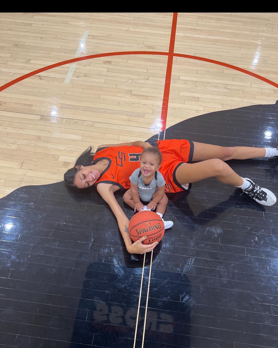 adriancrock's tweet photo. We made it happen 🫶🏽🏀 https://t.co/y94ZeE1Bg3
