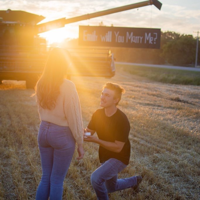 agwestltd's tweet photo. This CLAAS Lexion combine was used for ... a wedding proposal! 😍

Alex Gehrer from #GehrerFarms just asked his  girlfriend, Emily Braun, to marry him using his CLAAS Lexion. And, she said YES! 🎉

Congratulations to you both! 
Credits to photographer Jasmyn Doerksen https://t.co/WgPWWQH2cn