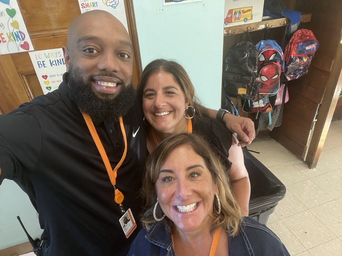 samuel_fanfan's tweet photo. What an amazing two weeks of school! #Burncoatprep #educators @Jen85803622 @worcesterpublic https://t.co/xSbeXgwglG