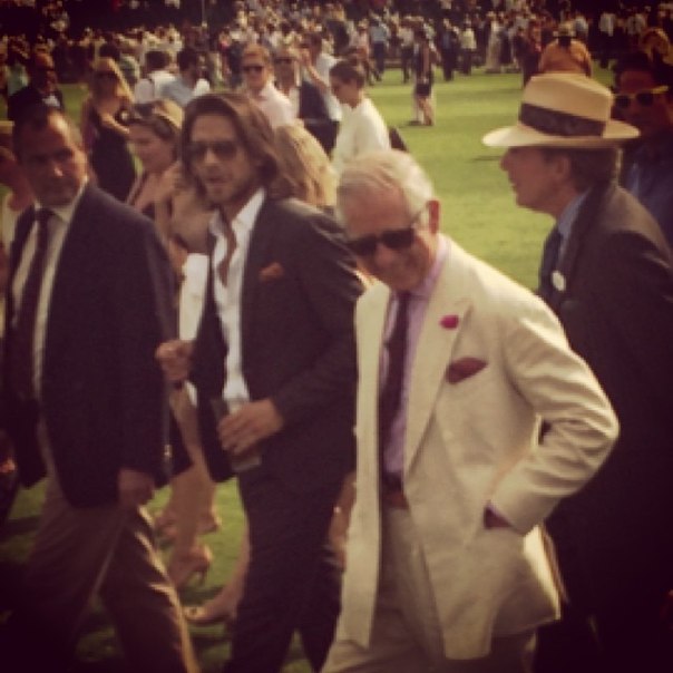 JuttaFreudig's tweet photo. #MusketeersEurope #LukePasqualino #lucapasqualino and #KingCharles III. 👑 "Walking to repair some divots together" #GuardsPolo July 2014 https://t.co/Ron7IR02sP