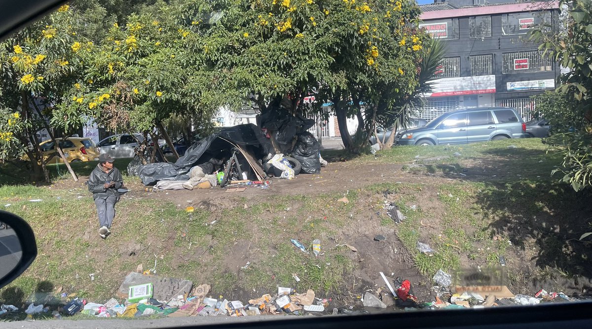 carocea123's tweet photo. La BOGOTÁ que a @ClaudiaLopez le gusta! Estas lindas 4 fotos las tome esta mañana desde la 134 a la 127 con Autopista Norte!. Me gustaría que todas las personas que me conocen y que consideren que esta no es la Bogotá que queremos lo compartan @integracionbta @slisusaquen https://t.co/va5dZUijsx