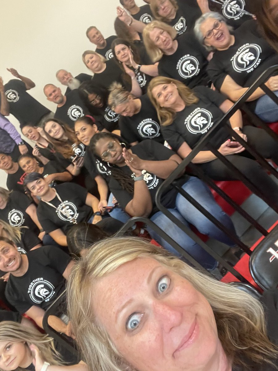 #Staffulty photo day! <a href="/LeadEdgeAcademy/">Leading Edge Academy</a> #PrincipalLife