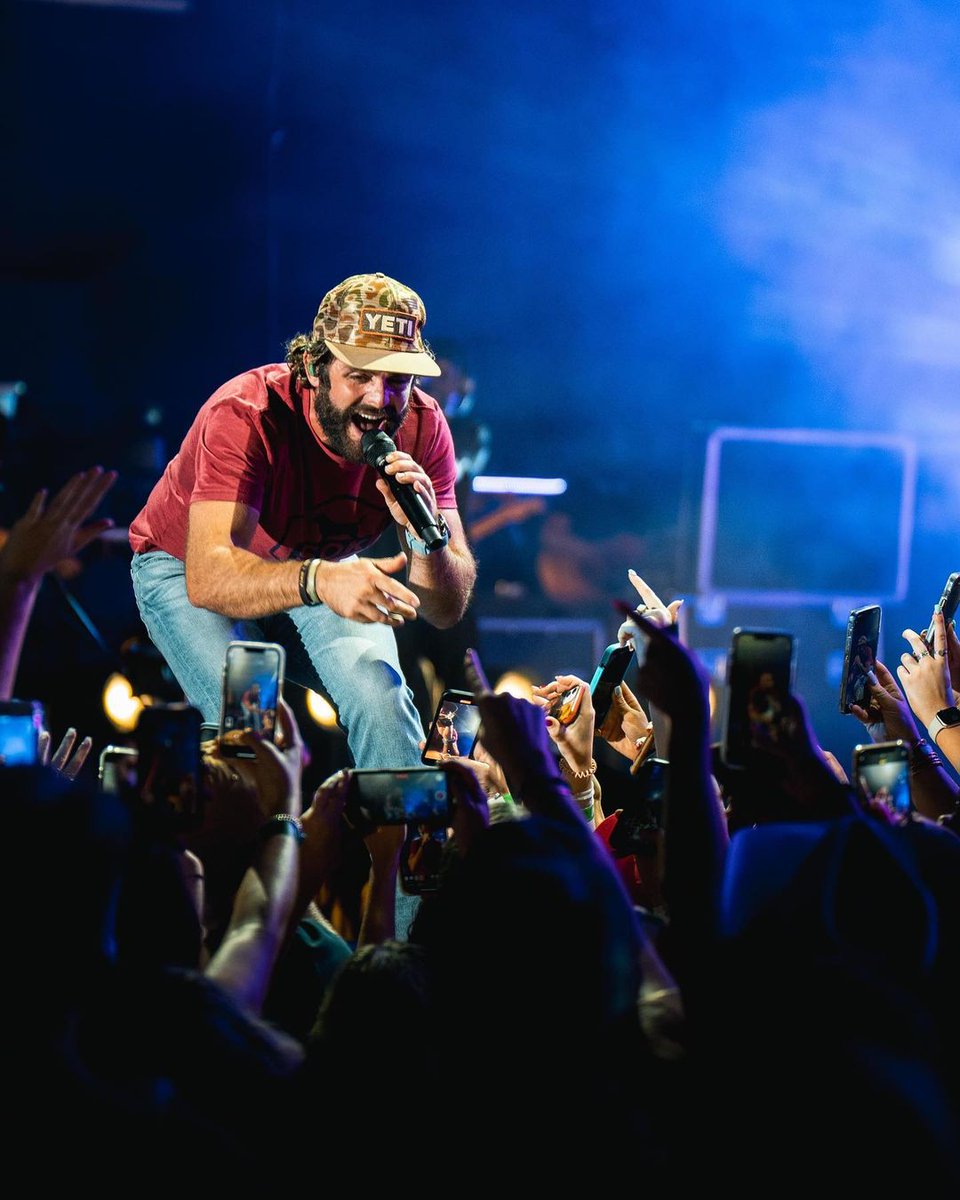 ThomasRhett's tweet photo. Thank ya Tuscaloosa for an awesome time🙌 https://t.co/ZqUzTpvw1Y