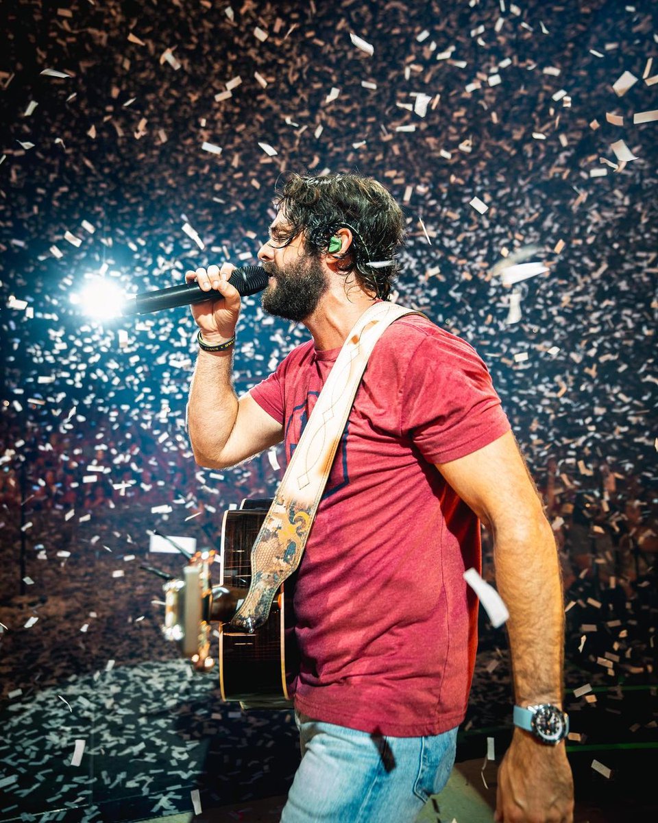 ThomasRhett's tweet photo. Thank ya Tuscaloosa for an awesome time🙌 https://t.co/ZqUzTpvw1Y
