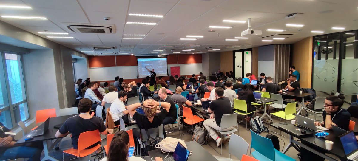 joshsimenhoff's tweet image. Shout out to our growing community in #Brasil. It is exciting to see blockchain developers starting their journey with #Chainlink. Thank you @jeffbeltrao and @solangegueiros for your leadership at our Smart Contract Bootcamp at #EthereumSP @Ethereum_Brasil