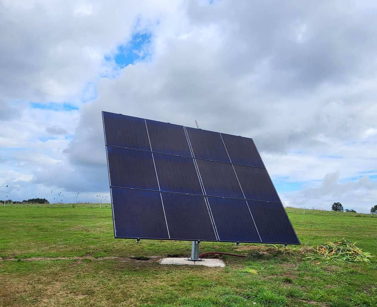 DACQUAIT's tweet photo. #tracker_solaire 3 000 Watts spéciale résidentiel. 12% de production supplémentaire par rapport aux autres trackers du marché grasse à  une position verticale au levé du soleil et fin de journée. https://t.co/fIotKMilV6