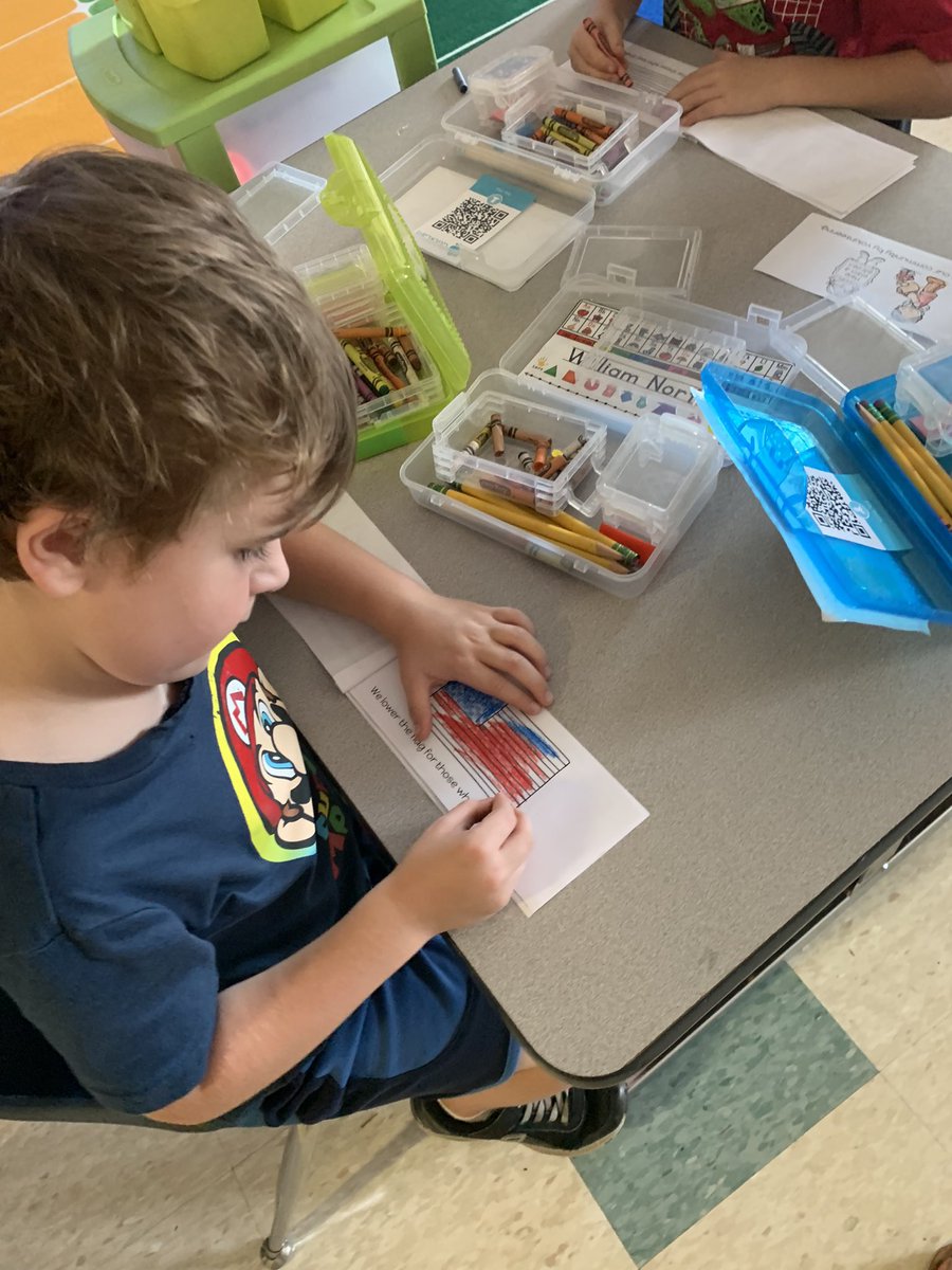 MrsLaneSMEK's tweet photo. Today we talked about heroes in our community and the importance of Patriotโs Day! Take a look at some of our latest projects and emergent reader books. Happy Friday from Kindergarten! โค๏ธ๐ค๐ #BecomeBelongBeNorthern #SMERides https://t.co/nZRQIpKiYQ
