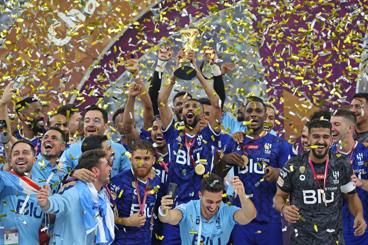 beINSPORTSNews's tweet photo. 🏆صور من تتويج #الهلال_السعودي بلقب #كأس_سوبر_لوسيل https://t.co/YXKSpotrad