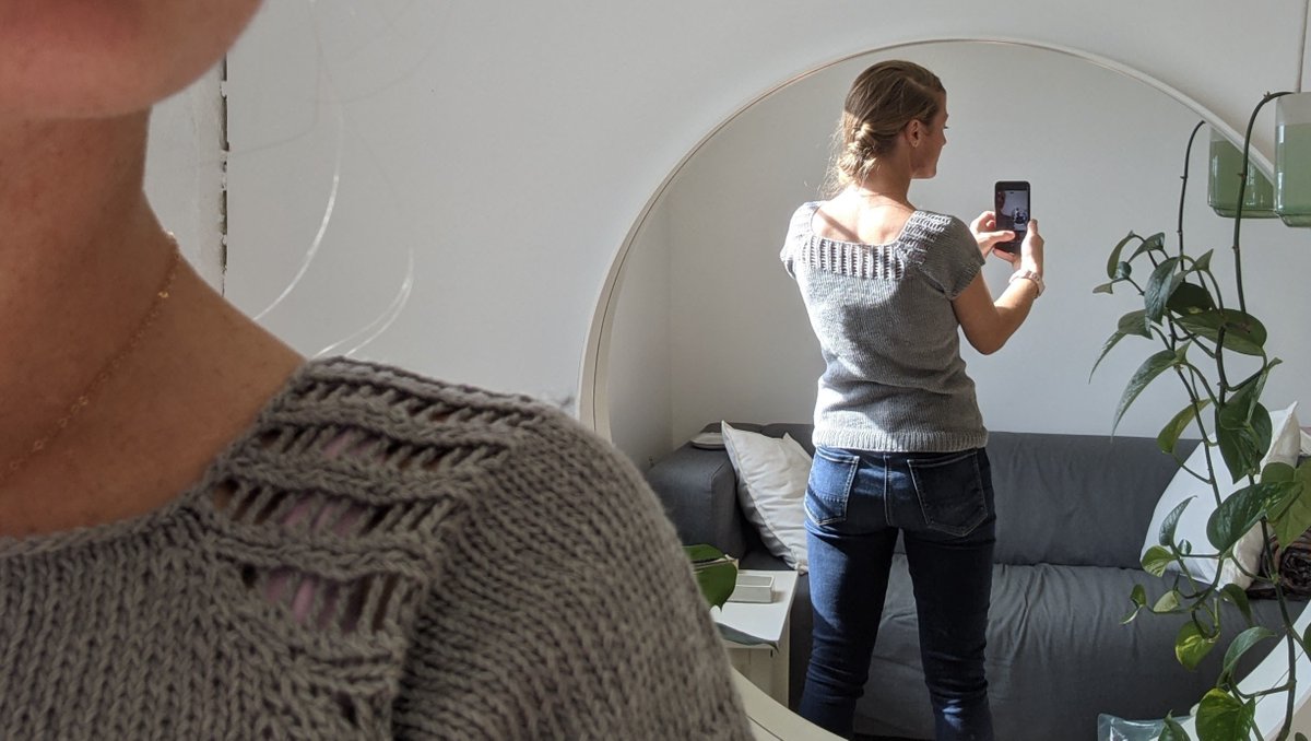 As summer winds down here I thought I'd share this little tee I knit many summers ago and still love! It's reversible w/ open lace on one side (and along shoulders) and simple stockinette on the other — you get to choose which way you wear it! Gemini Tee - l8r.it/7ejg