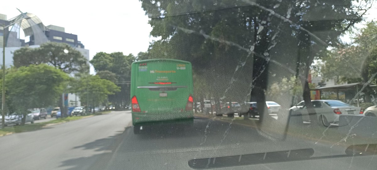 QuejosoSocial's tweet photo. @GdlMovilidad @TransporteJal ruta 128a/v2 unidad 009 circulando sobre carriles centrales de Mariano Otero en el paso a desnivel de Lázaro Cardenas https://t.co/gkZSWn2DkF