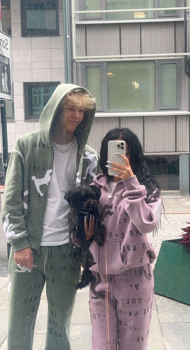 MrSavage tweet media