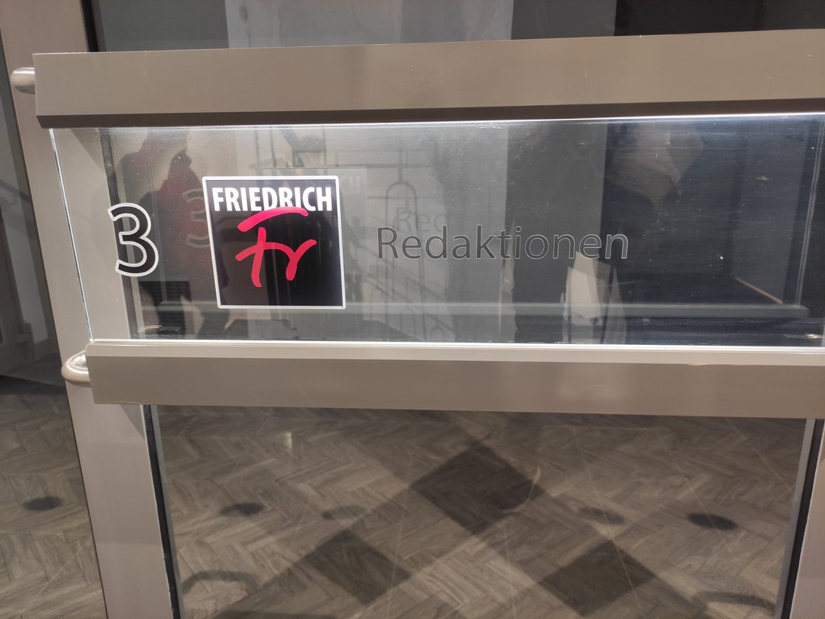 Heute nach gut 2,5 Jahren mal wieder in Präsenz im @friedrichverlag, um mit <a href="/DorotheeBelling/">Dorothee B.</a>, <a href="/mo_reuschenbach/">Monika Reuschenbach</a> und den anderen HerausgeberInnen die nächsten Hefte der geographie heute zu planen. Das wird gut. 

An die Arbeit... 🤓

🌎geographie-heute.de 

#geotwlz #twlz