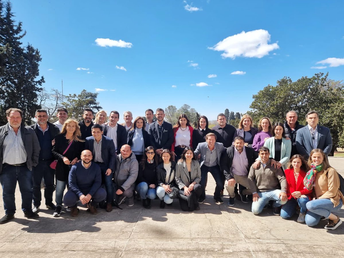 SebaMastropaolo's tweet photo. Hoy nos reunimos en Rosario junto a dirigentes y referentes del #ProSantaFe para coordinar acciones de cara a los desafíos que se vienen.

El Pro debe protagonizar la construcción de una alternativa política que encare los problemas que tiene nuestra provincia. https://t.co/mMwL2CcdG2