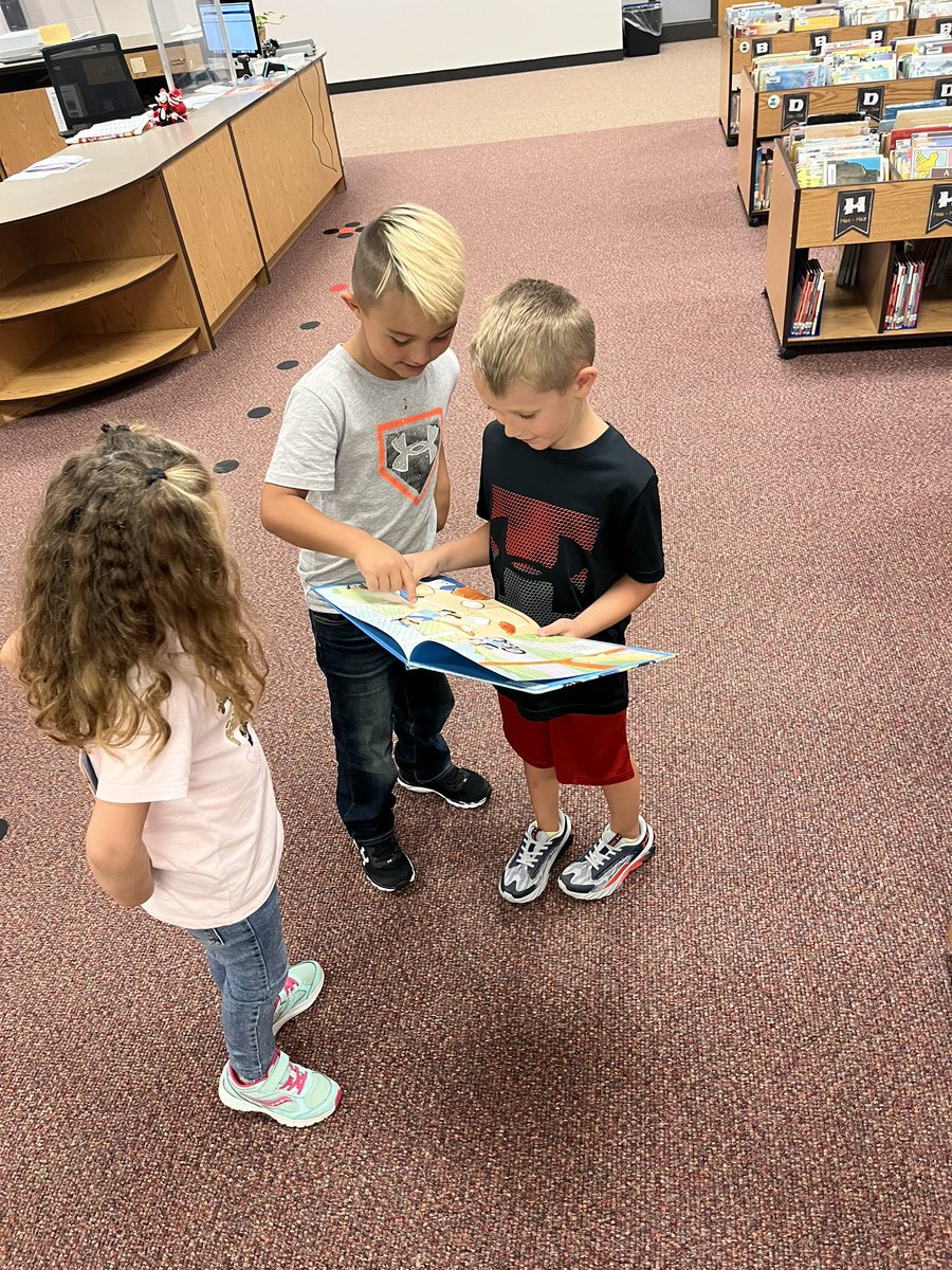 teachertalley's tweet photo. Ss at @SchoolZimmerman visiting the library, looking at books 📚 &amp; relaxing in the ✨new✨ reading corner! Next week ALL students will bring home a book or 2! https://t.co/v2n7kE7ToA