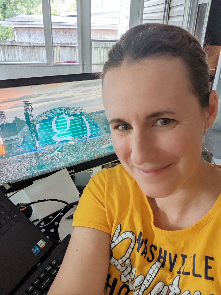 dynamicvideo's tweet image. My heart is definitely in Ireland!  Wow look at that sky! @garthbrooks #CrokePark #GarthInIreland